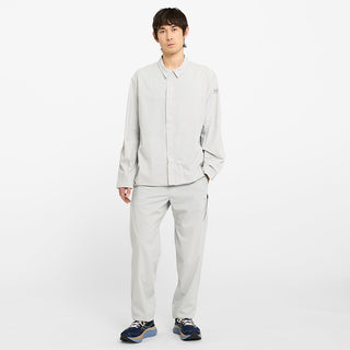 picture of the ciele athletics CCPants unisex running pants from the Lifestyle Edition collection, in light grey color, worn with the CCJacket in the light grey color, on a model